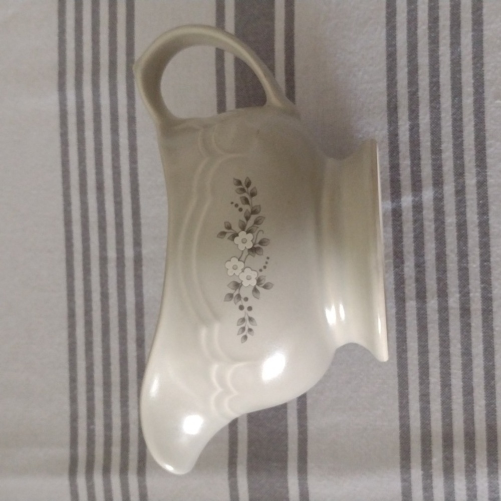 Pfaltzgraff Stoneware Gravy Server Heirloom Pattern b520